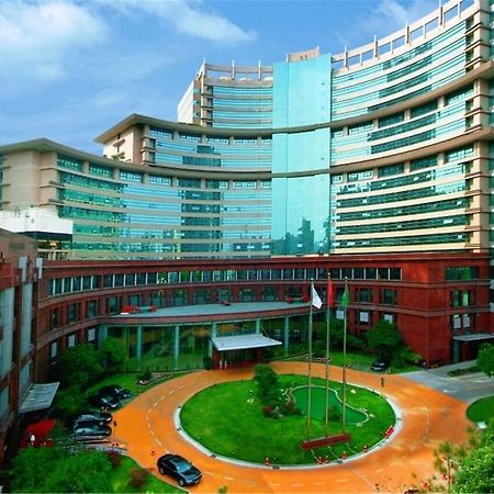 Jin Jiang Pine City Hotel Shanghái Exterior foto