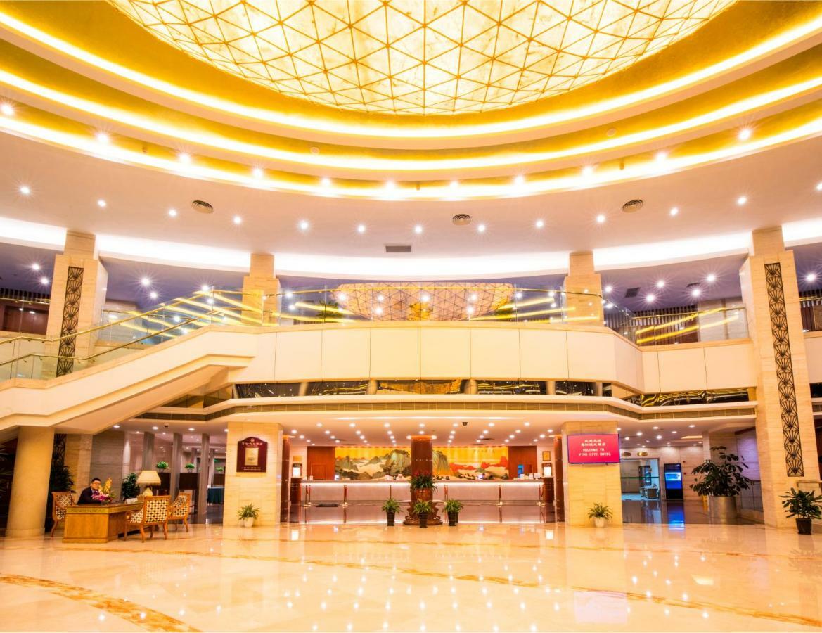 Jin Jiang Pine City Hotel Shanghái Exterior foto